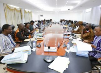 Marchés publics : le gouvernement décide d’alléger les contrôles à priori