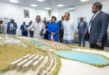 Burkina : Le Premier ministre Me Apollinaire Kyélem visite une plateforme industrielle d’Adetikopé au Togo