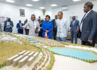Burkina : Le Premier ministre Me Apollinaire Kyélem visite une plateforme industrielle d’Adetikopé au Togo