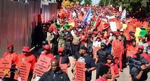 Afrique du Sud : Plus de 500 arrestations lors de manifestations sous haute surveillance