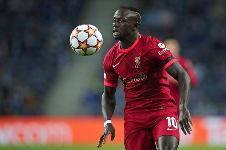 Football : le Bayern Munich sanctionne Sadio Mané à cause d’une gifle donnée à son coéquipier Leroy Sané