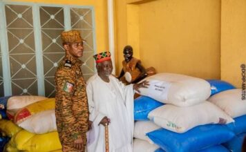 Effort de guerre : Le Moogho Naaba Baongo apporte 7 000 000 F CFA et des vivres