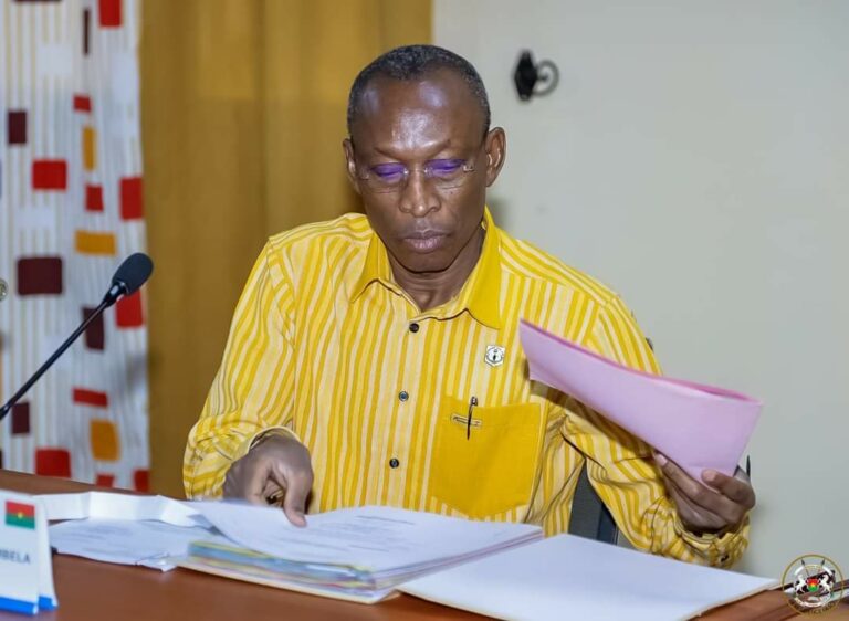 Burkina : La loi n°003-2023/ALT du 25 mars 2023 portant institution de Comités de veille et de développement a été adoptée hier par le gouvernement