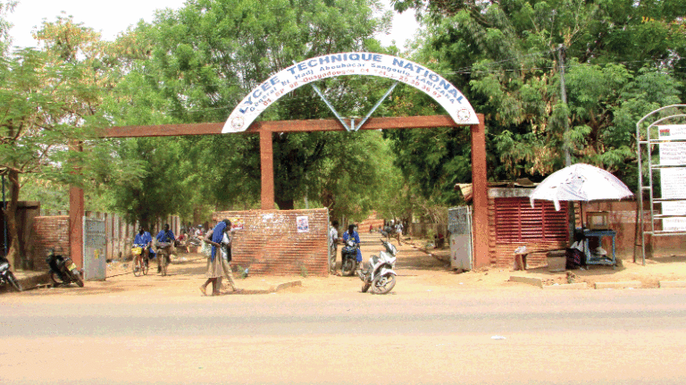 Insécurité au lycée technique Sangoulé-Lamizana : un gang d‘élèves perturbe les cours à coup de lacrymogènes
