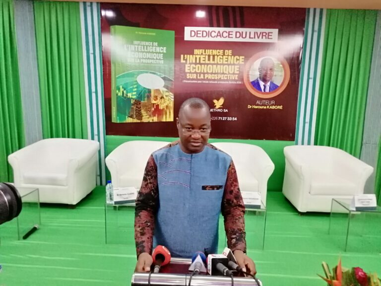 Intelligence économique et prospective : L’ex ministre Dr Harouna Kaboré consigne dans un ouvrage ses préconisations pour Burkina 2050