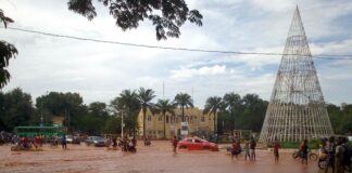 Bobo-Dioulasso : la place de la Nation envahie par les eaux