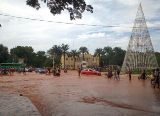 Bobo-Dioulasso : la place de la Nation envahie par les eaux