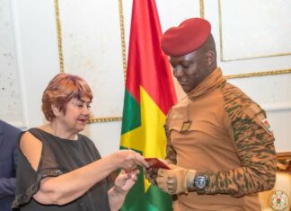 Diplomatie : le Président de la Transition décoré de la Médaille des BRICS