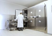 États-Unis: le directeur de la morgue de l’école de médecine de Harvard arrêté pour trafic de cadavres