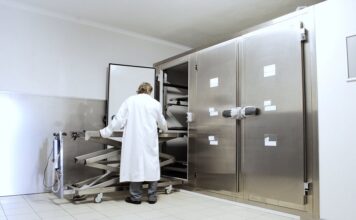 États-Unis: le directeur de la morgue de l’école de médecine de Harvard arrêté pour trafic de cadavres