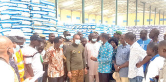 Société d’Exploitation des Phosphates du Burkina : le ministre Sombié visite l’usine de mélange d’engrais