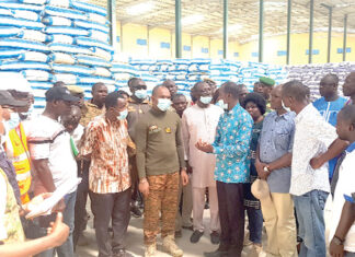 Société d’Exploitation des Phosphates du Burkina : le ministre Sombié visite l’usine de mélange d’engrais