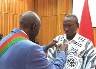 Distinction honorifique : le Premier ministre élevé à la dignité de Grand Officier de l’Ordre de l’Etalon