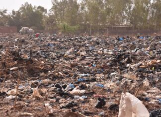 Pollution : Ouagadougou, un dépotoir de sachets plastiques à ciel ouvert