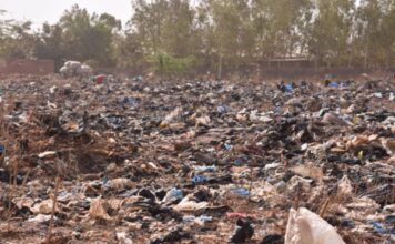 Pollution : Ouagadougou, un dépotoir de sachets plastiques à ciel ouvert