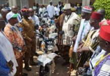 Journée de l’artisan minier : 50 motos offerts pour l’effort de paix