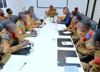 Séjour du Président de la Transition en Russie : le Chef de l’Etat échange avec des stagiaires militaires à Saint Pétersbourg