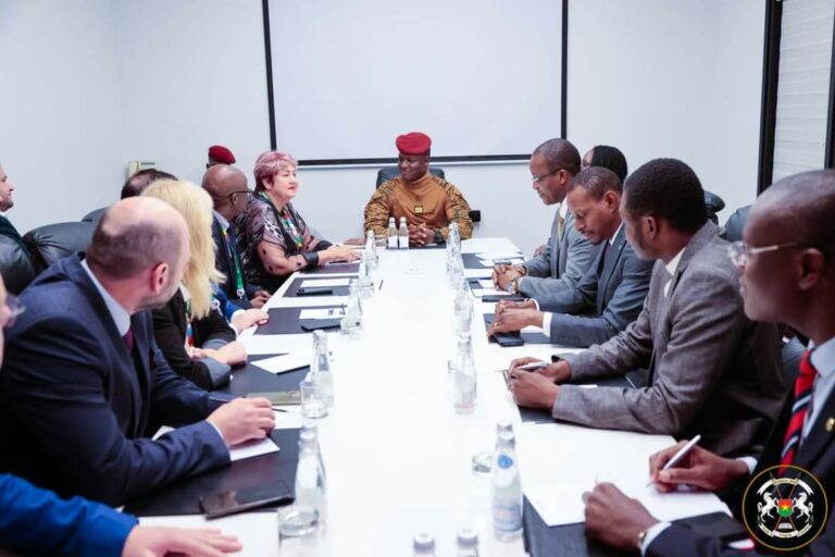 Accès aux soins de santé : l’Alliance des BRICS prête à accompagner le Burkina Faso