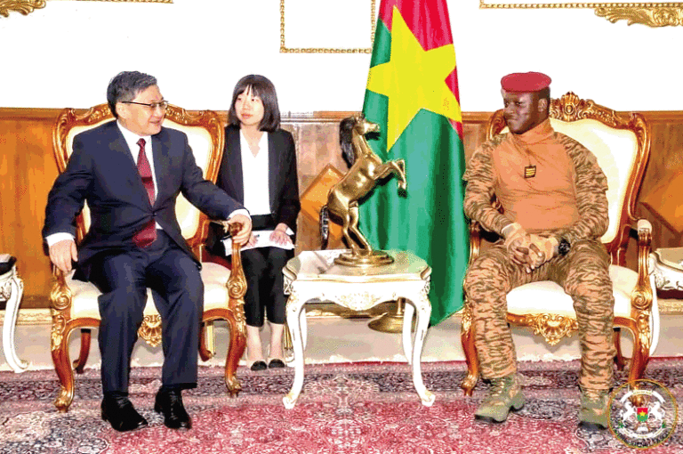 Coopération sino-burkinabè : le chef de l’Etat échange avec une délégation chinoise