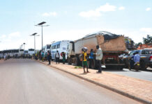 Mouvement d’humeur des transporteurs : la sortie ouest de Ouagadougou bloquée par des camions
