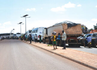 Mouvement d’humeur des transporteurs : la sortie ouest de Ouagadougou bloquée par des camions