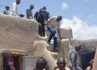 Valorisation du patrimoine culturel : le ministre Jean Emmanuel Ouédraogo à la cour royale de Tiébélé