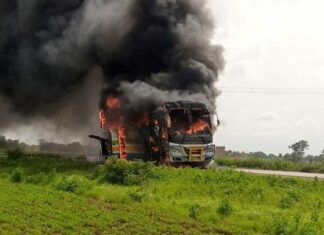 Sécurité routière : Un car de transport de personnes prend feu sur la RN1