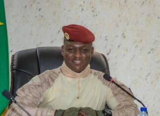 Athlétisme : Le Capitaine Ibrahim Traore félicite Hugues Fabrice Zango