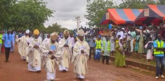 Assomption 2023: Des fidèles catholiques célèbrent la «montée au ciel» de la vierge Marie à Yagma