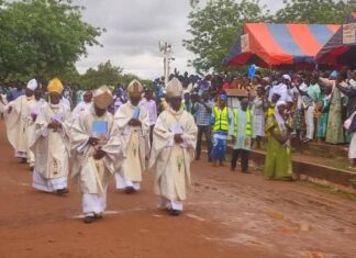Assomption 2023: Des fidèles catholiques célèbrent la «montée au ciel» de la vierge Marie à Yagma