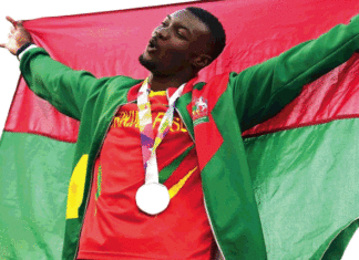 Mondiaux d’athlétisme: de l’or historique pour Hugues Zango