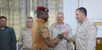 Défense : le Chef de l’Etat échange avec une délégation russe