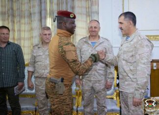 Défense : le Chef de l’Etat échange avec une délégation russe