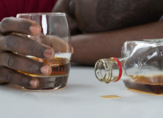 Mineurs et boissons alcoolisés : le ministre du Commerce rappelle les obligations faites aux vendeurs