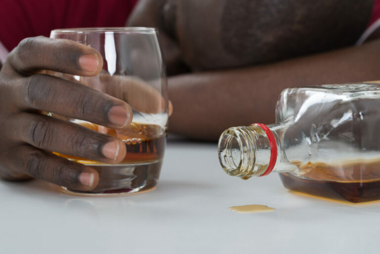 Mineurs et boissons alcoolisés : le ministre du Commerce rappelle les obligations faites aux vendeurs