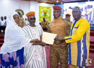 Dialogue social : le Chef de l’État échange avec les commerçants des marchés et yaars