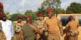 Forces combattantes de la 2e région militaire : le Chef de l’Etat encourage les unités au Camp Ouezzin-Coulibaly