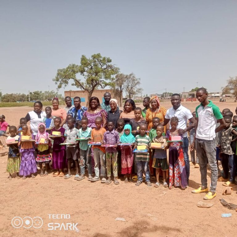Province du Kadiogo : Des kits scolaires pour les enfants des PDI