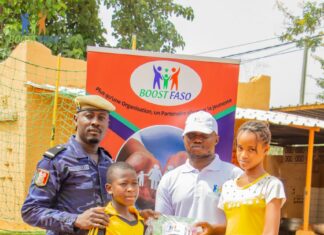 Soutien aux enfants défavorisés Boost Faso offre des kits scolaires complets à 350 élèves