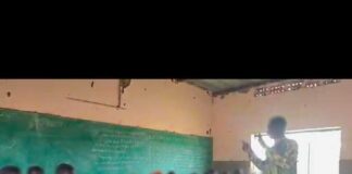 Boucle du Mouhoun : des gendarmes et des militaires prêtent main forte aux enseignants du primaire