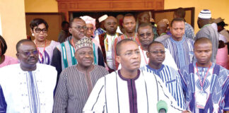 Marchés et yaars : le Premier ministre prône l’ordre et la discipline