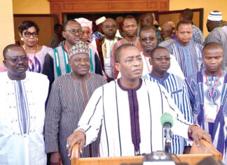 Marchés et yaars : le Premier ministre prône l’ordre et la discipline