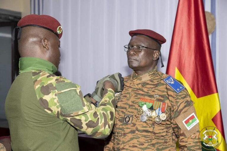 Forces armées nationales : le CEMGA reçoit ses attributs de Général de Brigade