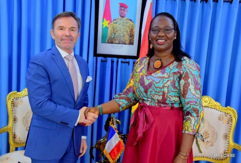 Coopération bilatérale : le Chargé d’Affaires de l’ambassade de France chez la Cheffe de la diplomatie burkinabè