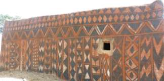 Peinture murale Kassena :le « dora », une prouesse artistique féminine à l’épreuve du temps