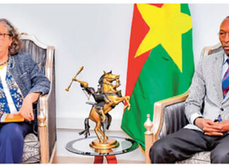 Coopération Burkina Faso-Etats-Unis : l’au revoir de l’ambassadeur Sandra Clark au chef du gouvernement