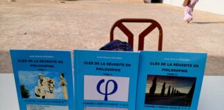 Littérature Les ‘’Clés de la réussite en philosophie’’ de Justin Etienne Coulibaly dédicacées
