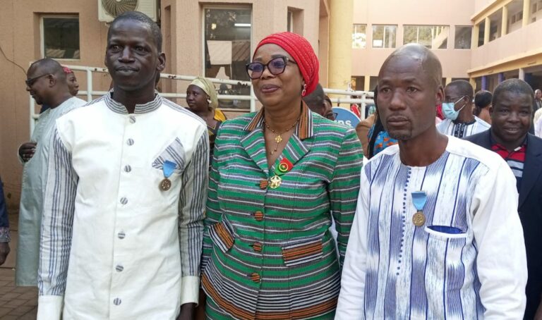CSC : La directrice générale des Éditions Sidwaya, Assétou Badoh/Guiré et deux de ses collaborateurs distingués