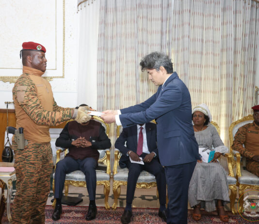 Diplomatie : le Président de la Transition reçoit les lettres de créance de 13 nouveaux ambassadeurs