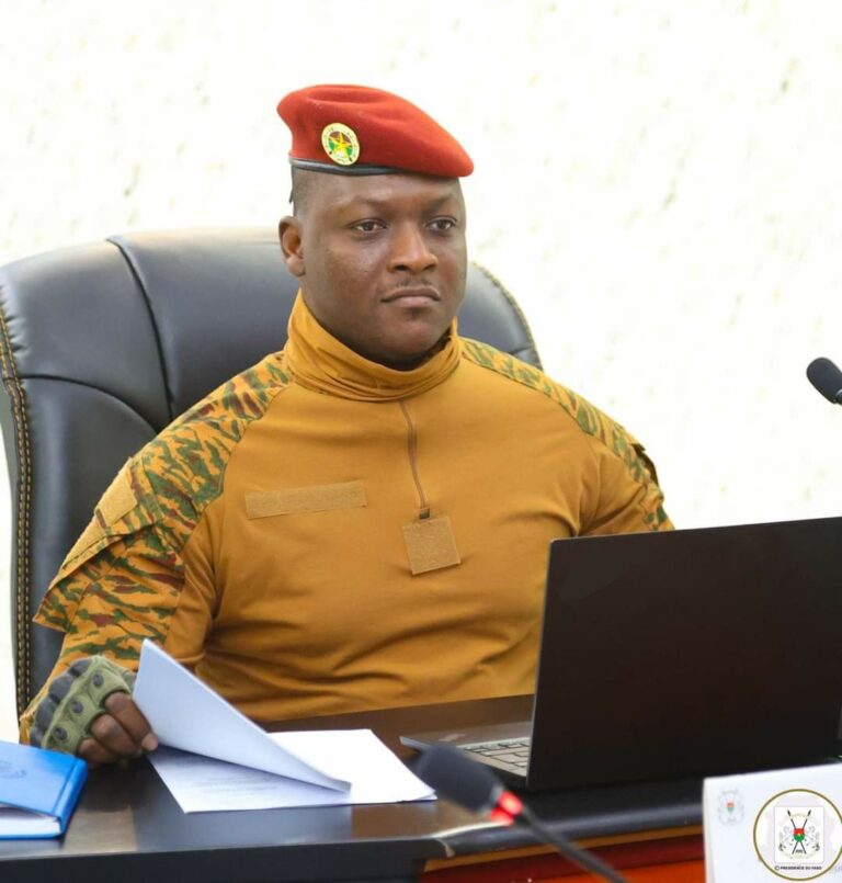 Burkina / Plus de 500 agents en situation irrégulière : le Conseil des ministres donne des orientations pour apporter des corrections